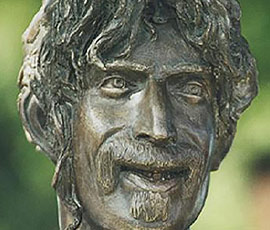 ZRANK ZAPPA MONUMENT, 0,65m Bronz (Bad Doberan) Německo